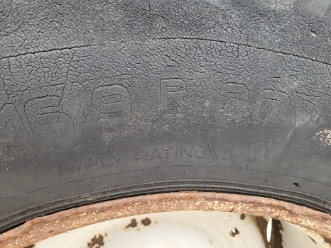 Ford 2600, 3600, 4600, 4000 Rear Wheel Rim And Tyre 16.9 R30 - Колесо: фото 2 Ford 2600, 3600, 4600, 4000 Rear Wheel Rim And Tyre 16.9 R30 - Колесо: фото 2