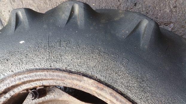 Ford 4000 Rear Wheel And Tyre 12.4/11-28. Please Check The Description - Колесо для Тракторов: фото 2 Ford 4000 Rear Wheel And Tyre 12.4/11-28. Please Check The Description - Колесо для Тракторов: фото 2