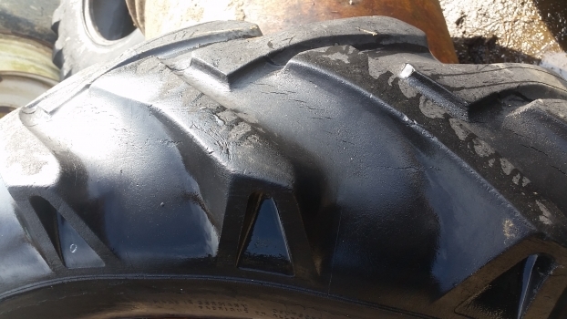Ford 4000 Rear Wheel And Tyre 12.4/11-32. Please Check By Description - Колесо для Тракторов: фото 3 Ford 4000 Rear Wheel And Tyre 12.4/11-32. Please Check By Description - Колесо для Тракторов: фото 3