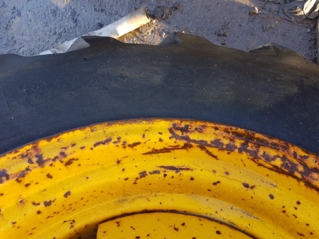 Ford 4550 Rear Wheel Rim And Tyre 18.4-26, 5% Grip, 6 Inches Centre Hole - Колесо для Тракторов: фото 3 Ford 4550 Rear Wheel Rim And Tyre 18.4-26, 5% Grip, 6 Inches Centre Hole - Колесо для Тракторов: фото 3