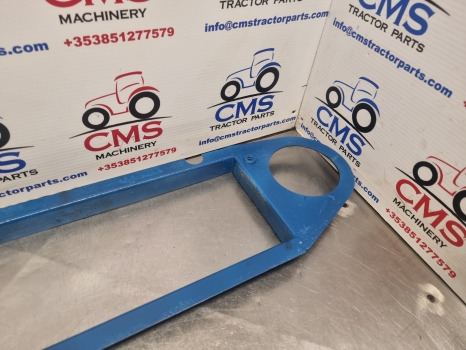 Ford 4610, 10 Series, Lp Cab Fan Blower Support, Cover E3nn18a295aa, 83944215 - Кабина и интерьер: фото 4 Ford 4610, 10 Series, Lp Cab Fan Blower Support, Cover E3nn18a295aa, 83944215 - Кабина и интерьер: фото 4