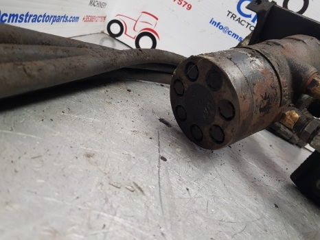 Ford 555, 7910, 8210 Orbital Steering Motor Valve Assy 86604767, 86585452 - Рулевое управление для Тракторов: фото 4 Ford 555, 7910, 8210 Orbital Steering Motor Valve Assy 86604767, 86585452 - Рулевое управление для Тракторов: фото 4
