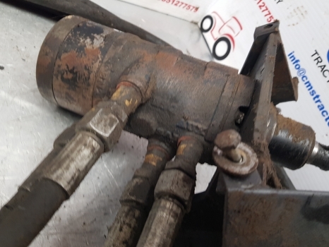 Ford 555, 7910, 8210 Orbital Steering Motor Valve Assy 86604767, 86585452 - Рулевое управление для Тракторов: фото 3 Ford 555, 7910, 8210 Orbital Steering Motor Valve Assy 86604767, 86585452 - Рулевое управление для Тракторов: фото 3