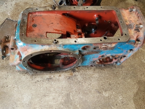 Ford 7600, 5600, 6600, 5700, 7700 Center Housing D4nn4024b, D4nn4032e - Задняя ось для Тракторов: фото 2 Ford 7600, 5600, 6600, 5700, 7700 Center Housing D4nn4024b, D4nn4032e - Задняя ось для Тракторов: фото 2