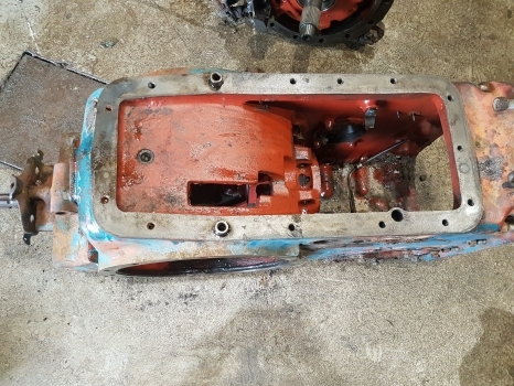 Ford 7600, 5600, 6600, 5700, 7700 Center Housing D4nn4024b, D4nn4032e - Задняя ось для Тракторов: фото 1 Ford 7600, 5600, 6600, 5700, 7700 Center Housing D4nn4024b, D4nn4032e - Задняя ось для Тракторов: фото 1