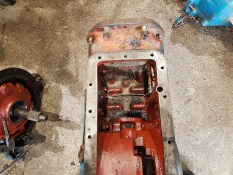 Ford 7600, 5600, 6600, 5700, 7700 Center Housing D4nn4024b, D4nn4032e - Задняя ось для Тракторов: фото 5 Ford 7600, 5600, 6600, 5700, 7700 Center Housing D4nn4024b, D4nn4032e - Задняя ось для Тракторов: фото 5