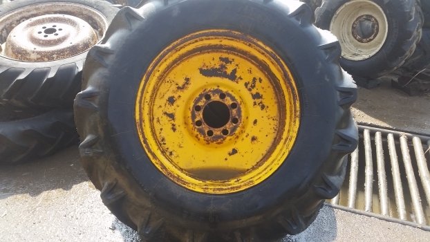 Ford Construction Wheel And Tyre 16.9/14-28. Please Check Decription. - Колесо для Тракторов: фото 1 Ford Construction Wheel And Tyre 16.9/14-28. Please Check Decription. - Колесо для Тракторов: фото 1