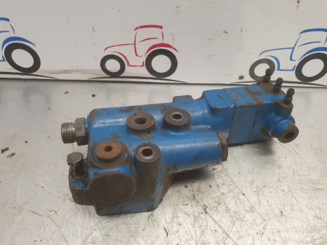 Ford New Holland 6640, Ts110 40, Ts Trailer Brake Valve Distributor 81874969 - Детали тормозной системы: фото 3 Ford New Holland 6640, Ts110 40, Ts Trailer Brake Valve Distributor 81874969 - Детали тормозной системы: фото 3