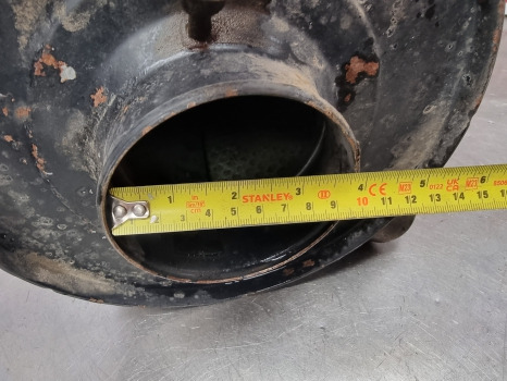 Ford New Holland 7840, 40 Series, Engine Air Cleaner Assembly 82008592 - Система впуска: фото 5 Ford New Holland 7840, 40 Series, Engine Air Cleaner Assembly 82008592 - Система впуска: фото 5