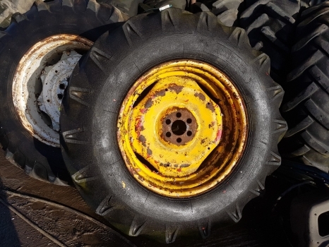 Ford Rear Wheel And Tyre 16.9/14-30 - Колесо для Тракторов: фото 1 Ford Rear Wheel And Tyre 16.9/14-30 - Колесо для Тракторов: фото 1