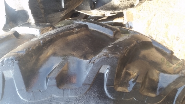 Ford Rear Wheel And Tyre 16.9-38. Please Check By The Photos. - Колесо для Тракторов: фото 5 Ford Rear Wheel And Tyre 16.9-38. Please Check By The Photos. - Колесо для Тракторов: фото 5