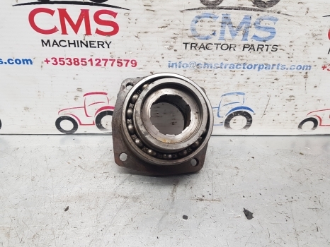 Ford Tw 20 Pto Shaft Retainer Assy C7nnn759a, D8nnb741ab, 83955172, D8nnb733ac, 83946838 - Трансмиссия для Тракторов: фото 1 Ford Tw 20 Pto Shaft Retainer Assy C7nnn759a, D8nnb741ab, 83955172, D8nnb733ac, 83946838 - Трансмиссия для Тракторов: фото 1
