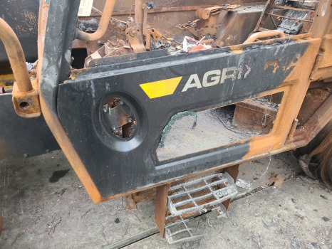 Jcb 542-70 Ag Cab door frame lower 402/s3035 - Дверь и запчасти: фото 2 Jcb 542-70 Ag Cab door frame lower 402/s3035 - Дверь и запчасти: фото 2