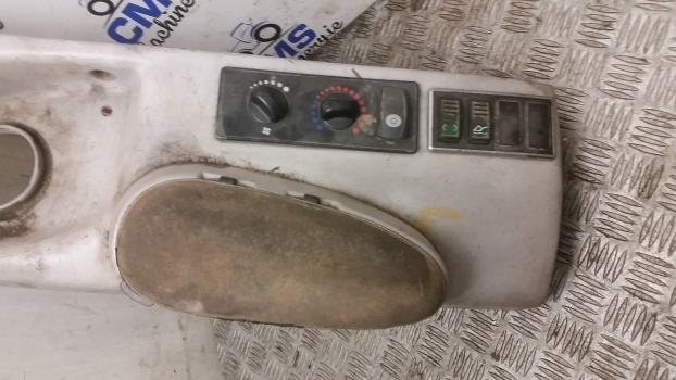 Manitou Mlt630t, Mlt634 120 Lsu, Mlt731 T Lsu Cab Interior Side Panel 224741 - Кабина и интерьер для Телескопических погрузчиков: фото 2 Manitou Mlt630t, Mlt634 120 Lsu, Mlt731 T Lsu Cab Interior Side Panel 224741 - Кабина и интерьер для Телескопических погрузчиков: фото 2