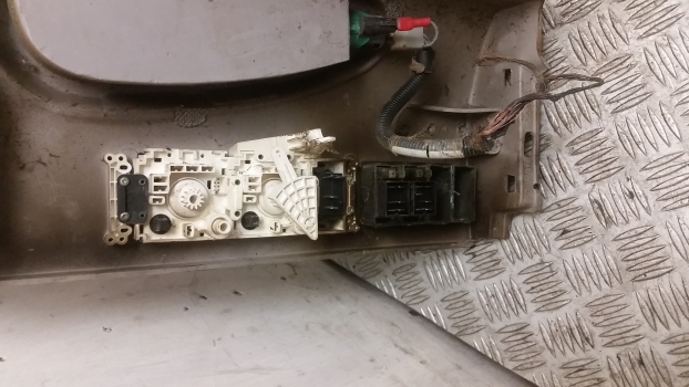 Manitou Mlt630t, Mlt634 120 Lsu, Mlt731 T Lsu Cab Interior Side Panel 224741 - Кабина и интерьер для Телескопических погрузчиков: фото 5 Manitou Mlt630t, Mlt634 120 Lsu, Mlt731 T Lsu Cab Interior Side Panel 224741 - Кабина и интерьер для Телескопических погрузчиков: фото 5