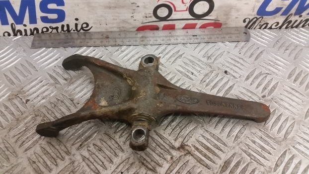 New Holland Ford Ts, 10, 40, 600 Differential Lock Fork 83905477, D4nn4n050a - Дифференциал для Тракторов: фото 1 New Holland Ford Ts, 10, 40, 600 Differential Lock Fork 83905477, D4nn4n050a - Дифференциал для Тракторов: фото 1