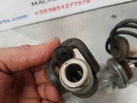 New Holland T5.95, T4, T5, Farmall Rotary Beacon Support 47788367 - Свет/ Освещение для Тракторов: фото 4 New Holland T5.95, T4, T5, Farmall Rotary Beacon Support 47788367 - Свет/ Освещение для Тракторов: фото 4