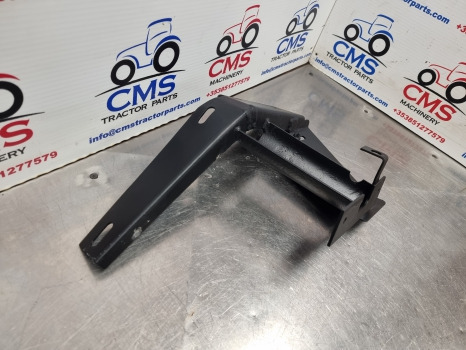 New Holland Tm, Ts, Tl, 60, 40 Series, Mudguard Extension Support Rhs 82029985 - Крыло: фото 3 New Holland Tm, Ts, Tl, 60, 40 Series, Mudguard Extension Support Rhs 82029985 - Крыло: фото 3
