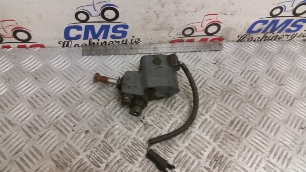New Holland Ts 110 Rear Differential Lock Actuator Valve 82010832 - Дифференциал для Тракторов: фото 1 New Holland Ts 110 Rear Differential Lock Actuator Valve 82010832 - Дифференциал для Тракторов: фото 1