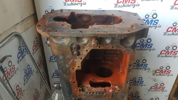 New Holland Ts Series Transmission Gearbox Housing 82006985, 82012331. - Задняя ось: фото 3 New Holland Ts Series Transmission Gearbox Housing 82006985, 82012331. - Задняя ось: фото 3