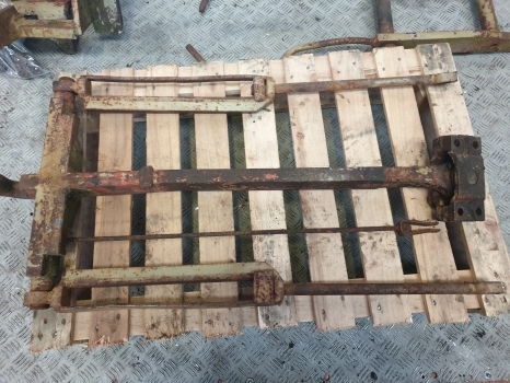 Zetor Crystal 8011 Complete Pick Up Hitch Will Also Fit Ursus - Сцепное устройство для Тракторов: фото 2 Zetor Crystal 8011 Complete Pick Up Hitch Will Also Fit Ursus - Сцепное устройство для Тракторов: фото 2