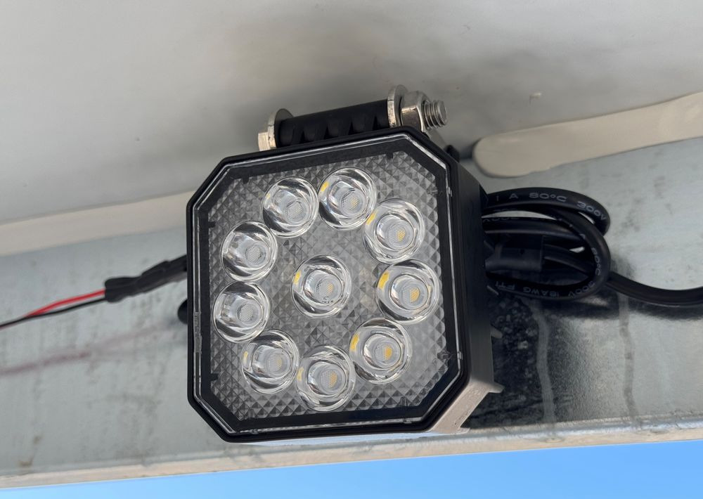 Новый Прицеп-автовоз DEBON Debon C2000 - zamknięta przyczepa do przewozu aut, 550 x 215 cm, 3500kg, felgi ALU, wciągarka elektryczna: фото 15