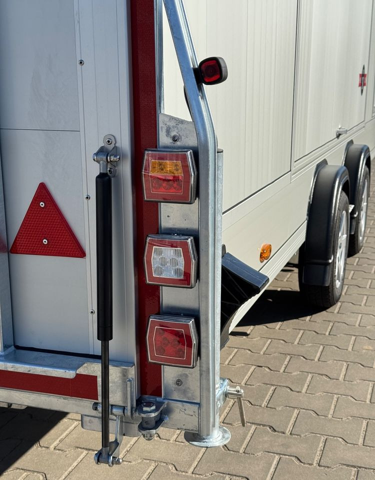 Новый Прицеп-автовоз DEBON Debon C2000 - zamknięta przyczepa do przewozu aut, 550 x 215 cm, 3500kg, felgi ALU, wciągarka elektryczna: фото 5