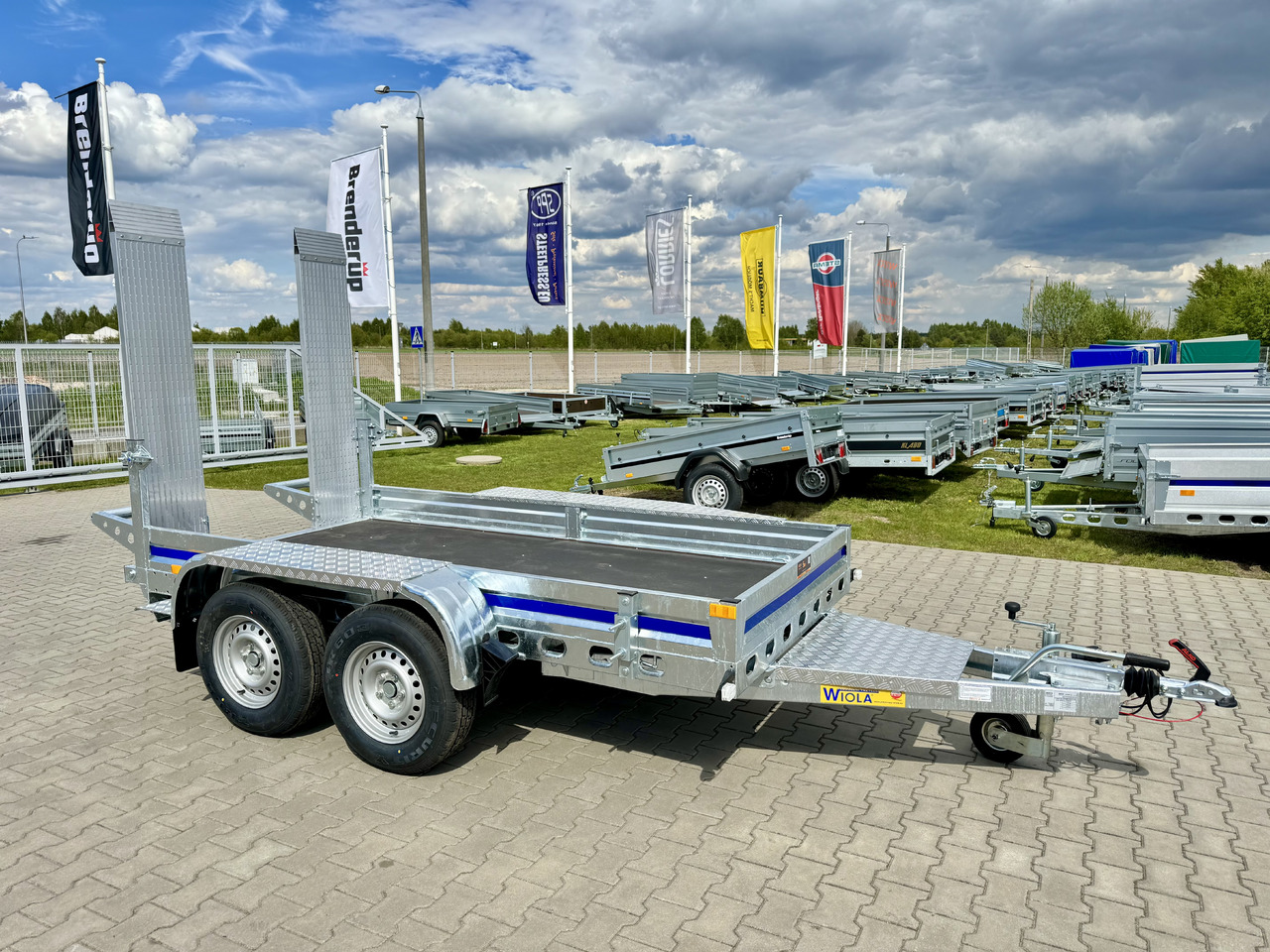 Wiola B2730 GVW 2700 kg machine transporter mini excavator 292x142 cm - Прицеп для спецтехники: фото 1 Wiola B2730 GVW 2700 kg machine transporter mini excavator 292x142 cm - Прицеп для спецтехники: фото 1