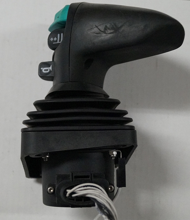 Jungheinrich 51585597 | Joystick Multipilot SN P5300006957H S180100361423 Q630 - Электрическая система для Погрузочно-разгрузочной техники: фото 2 Jungheinrich 51585597 | Joystick Multipilot SN P5300006957H S180100361423 Q630 - Электрическая система для Погрузочно-разгрузочной техники: фото 2