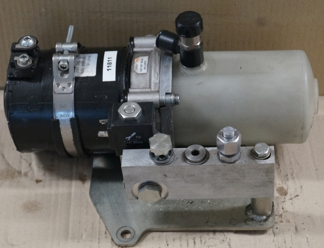 Linde 003810886 | pump unit 24V 1,2KW pump unit 24V 1,2KW - Гидравлический насос для Погрузочно-разгрузочной техники: фото 1 Linde 003810886 | pump unit 24V 1,2KW pump unit 24V 1,2KW - Гидравлический насос для Погрузочно-разгрузочной техники: фото 1