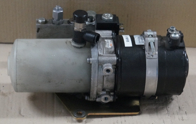 Linde 0039810886 | pump unit 24V 1,2KW pump unit 24V 1,2KW - Гидравлический насос для Погрузочно-разгрузочной техники: фото 1 Linde 0039810886 | pump unit 24V 1,2KW pump unit 24V 1,2KW - Гидравлический насос для Погрузочно-разгрузочной техники: фото 1
