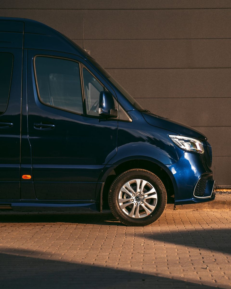 Mercedes-Benz Sprinter 319 VIP Van/ Sleeping Area/ Ski Holders - Пассажирский фургон: фото 4 Mercedes-Benz Sprinter 319 VIP Van/ Sleeping Area/ Ski Holders - Пассажирский фургон: фото 4