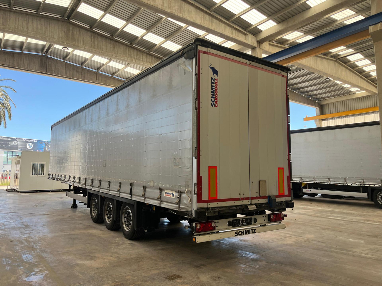 Schmitz Cargobull SCS24/L Varios - Тентованный полуприцеп: фото 2 Schmitz Cargobull SCS24/L Varios - Тентованный полуприцеп: фото 2