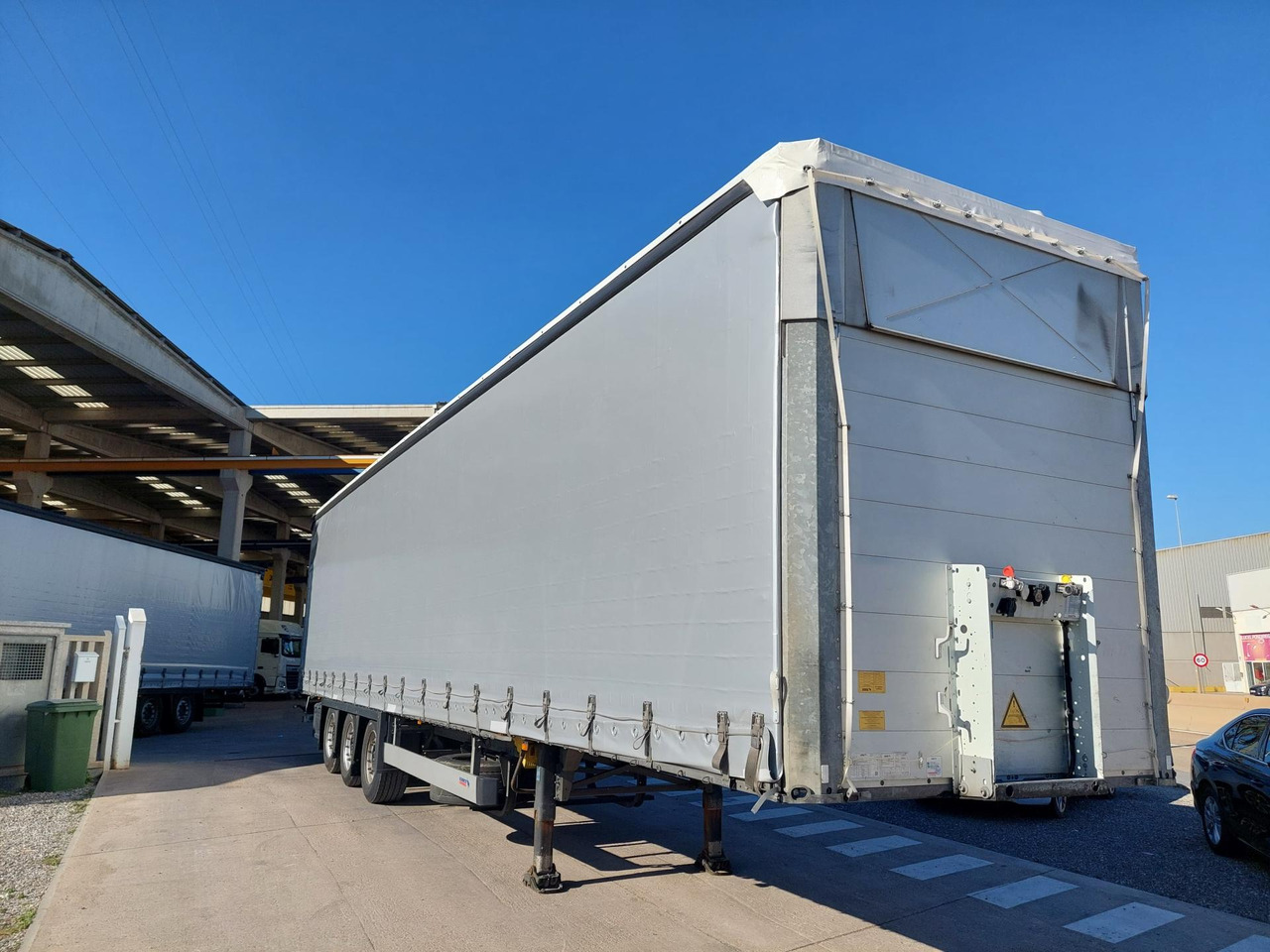 Schmitz Cargobull SCS24/L Varios - Тентованный полуприцеп: фото 2 Schmitz Cargobull SCS24/L Varios - Тентованный полуприцеп: фото 2