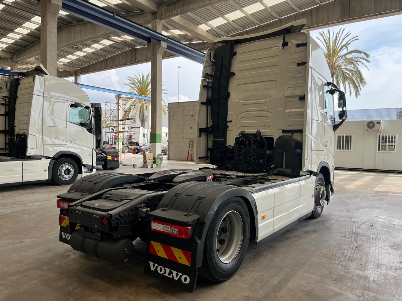 Volvo FH 500 Globetrotter XL Varios I-ParkCool - Тягач: фото 3 Volvo FH 500 Globetrotter XL Varios I-ParkCool - Тягач: фото 3