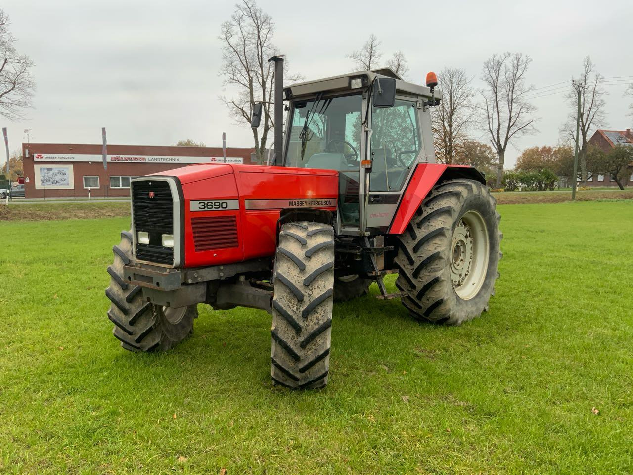 Massey Ferguson MF 3690 - Трактор: фото 3 Massey Ferguson MF 3690 - Трактор: фото 3