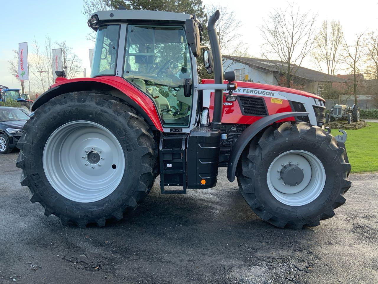Massey Ferguson MF 7S.180 DYNA-VT - Трактор: фото 3 Massey Ferguson MF 7S.180 DYNA-VT - Трактор: фото 3