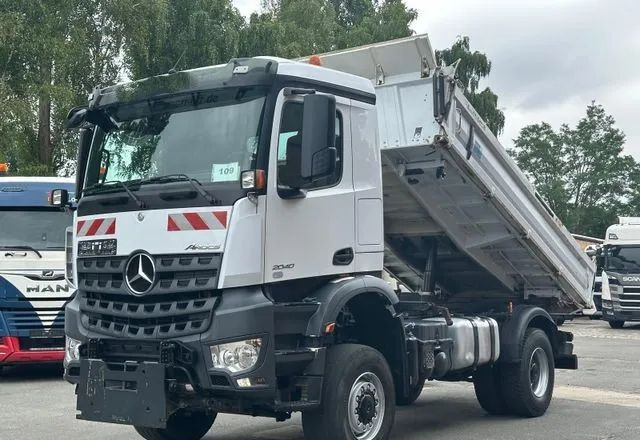 Mercedes-Benz Arocs 2040 4x4 – Meiller | Euro 6c | płyta czołowa do montażu pługu, osprzętu zimowego lub komunalnego | Automat | Resory stalowe (Blatt-Blatt) - Самосвал: фото 1 Mercedes-Benz Arocs 2040 4x4 – Meiller | Euro 6c | płyta czołowa do montażu pługu, osprzętu zimowego lub komunalnego | Automat | Resory stalowe (Blatt-Blatt) - Самосвал: фото 1