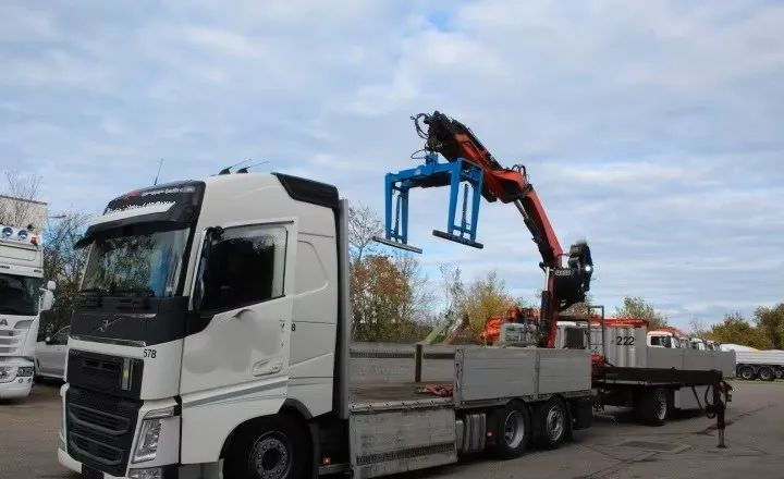 Volvo FH500 6x2 | Platforma z HDS Fassi F215A7 - Sterowanie radiowe | Euro 6 | Automatyczna skrzynia | 390 000 km - Грузовик бортовой/ Платформа, Автоманипулятор: фото 5 Volvo FH500 6x2 | Platforma z HDS Fassi F215A7 - Sterowanie radiowe | Euro 6 | Automatyczna skrzynia | 390 000 km - Грузовик бортовой/ Платформа, Автоманипулятор: фото 5