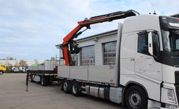 Volvo FH500 6x2 | Platforma z HDS Fassi F215A7 - Sterowanie radiowe | Euro 6 | Automatyczna skrzynia | 390 000 km - Грузовик бортовой/ Платформа, Автоманипулятор: фото 2 Volvo FH500 6x2 | Platforma z HDS Fassi F215A7 - Sterowanie radiowe | Euro 6 | Automatyczna skrzynia | 390 000 km - Грузовик бортовой/ Платформа, Автоманипулятор: фото 2