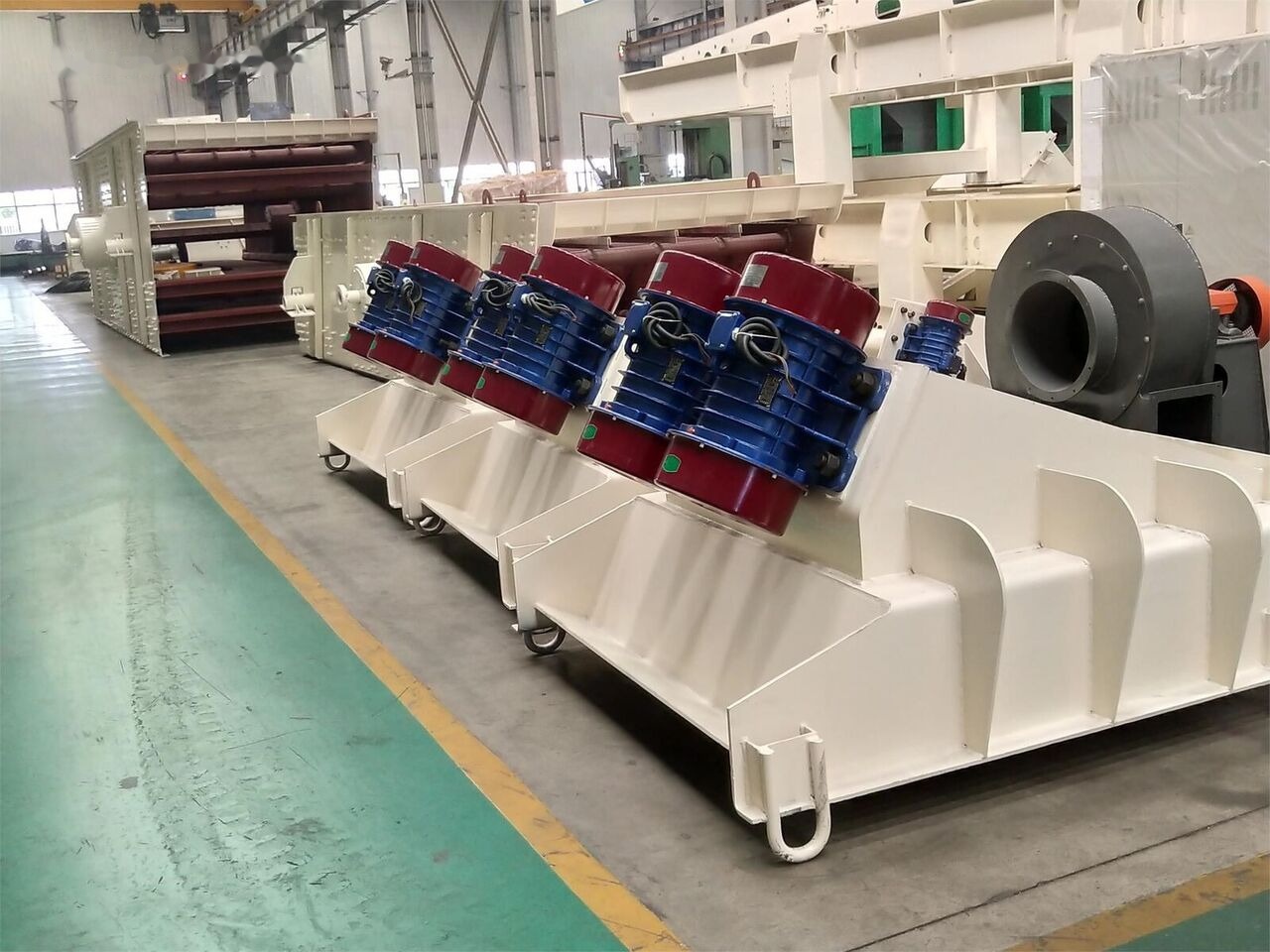 Kinglink Transit Hopper Pan Vibrating feeder GZG1012 - Горнодобывающая техника: фото 3 Kinglink Transit Hopper Pan Vibrating feeder GZG1012 - Горнодобывающая техника: фото 3