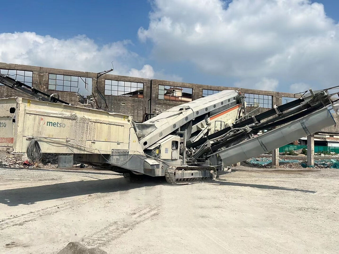 Metso LOKOTRACK ST4.8 SCALPER STONE VIBRATING SCREEN - Мобильная дробилка: фото 3 Metso LOKOTRACK ST4.8 SCALPER STONE VIBRATING SCREEN - Мобильная дробилка: фото 3