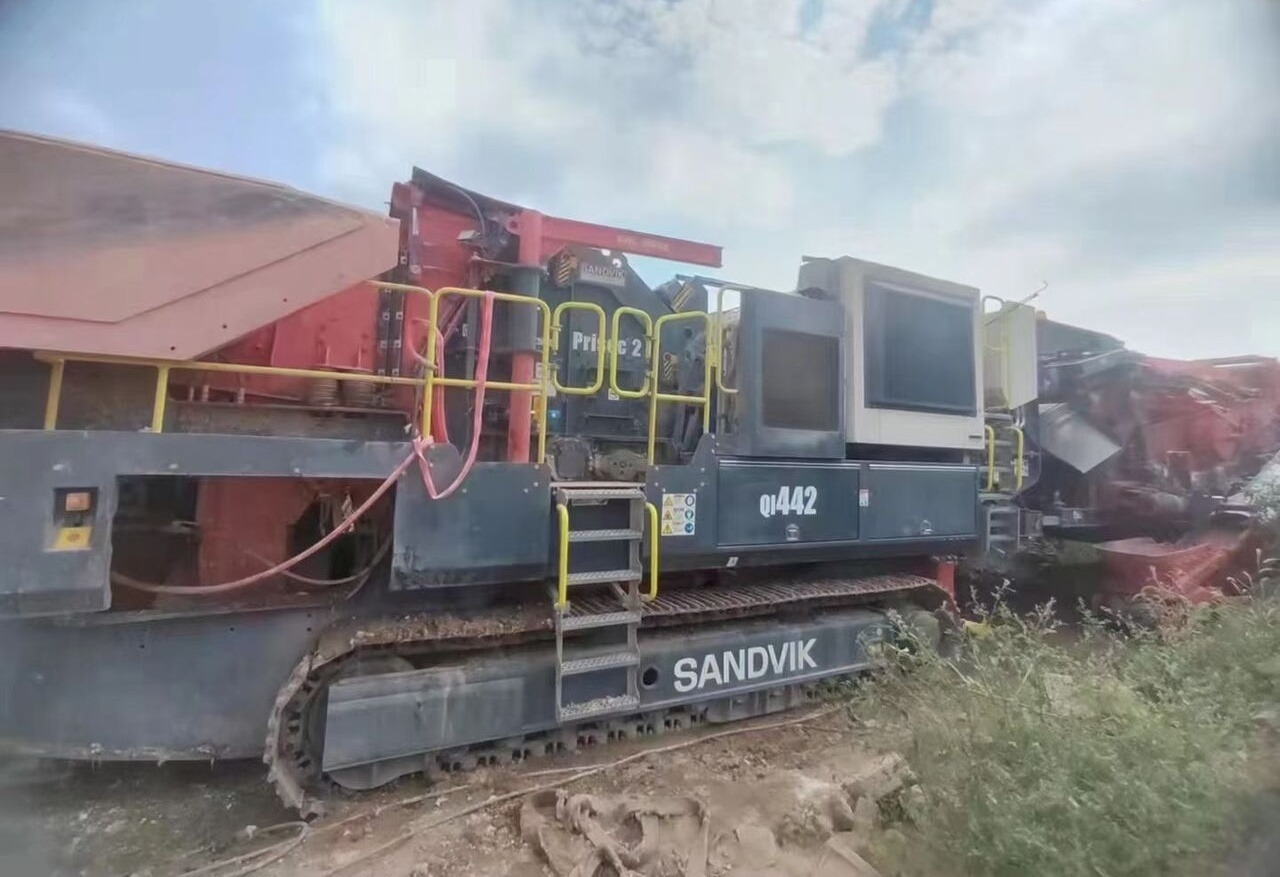 Sandvik QI442 Tracked Impact Crusher+QA335 Tracked Screen - Мобильная дробилка: фото 3 Sandvik QI442 Tracked Impact Crusher+QA335 Tracked Screen - Мобильная дробилка: фото 3