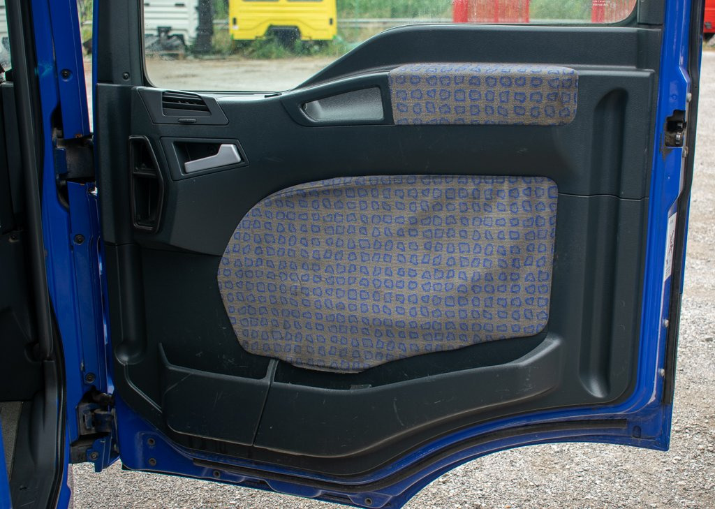 MAN TGA DOOR LINING - PASSENGER - Дверь и запчасти для Грузовиков: фото 1 MAN TGA DOOR LINING - PASSENGER - Дверь и запчасти для Грузовиков: фото 1