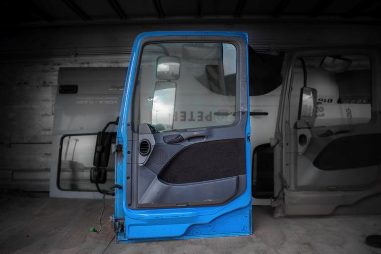 MERCEDES-BENZ ACTROS MEGA SPACE MP II - RIGHT - Дверь и запчасти для Грузовиков: фото 2 MERCEDES-BENZ ACTROS MEGA SPACE MP II - RIGHT - Дверь и запчасти для Грузовиков: фото 2