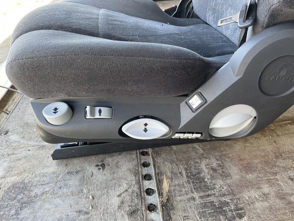 MERCEDES-BENZ ATEGO 3 AIR DRIVER SEAT - Сиденье для Грузовиков: фото 4 MERCEDES-BENZ ATEGO 3 AIR DRIVER SEAT - Сиденье для Грузовиков: фото 4