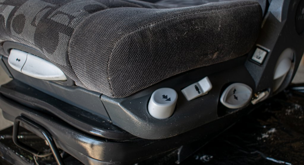 MERCEDES-BENZ AXOR AIR SEAT - DRIVER - Сиденье для Грузовиков: фото 2 MERCEDES-BENZ AXOR AIR SEAT - DRIVER - Сиденье для Грузовиков: фото 2