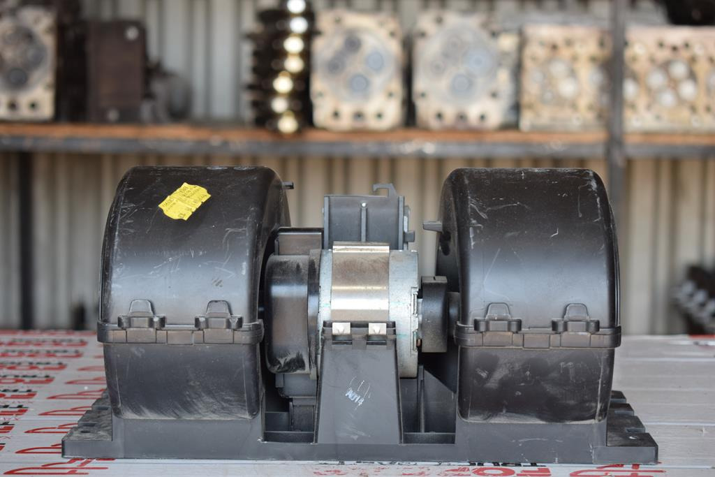 MERCEDES-BENZ SK RADIATOR MOTOR - Радиатор для Грузовиков: фото 3 MERCEDES-BENZ SK RADIATOR MOTOR - Радиатор для Грузовиков: фото 3