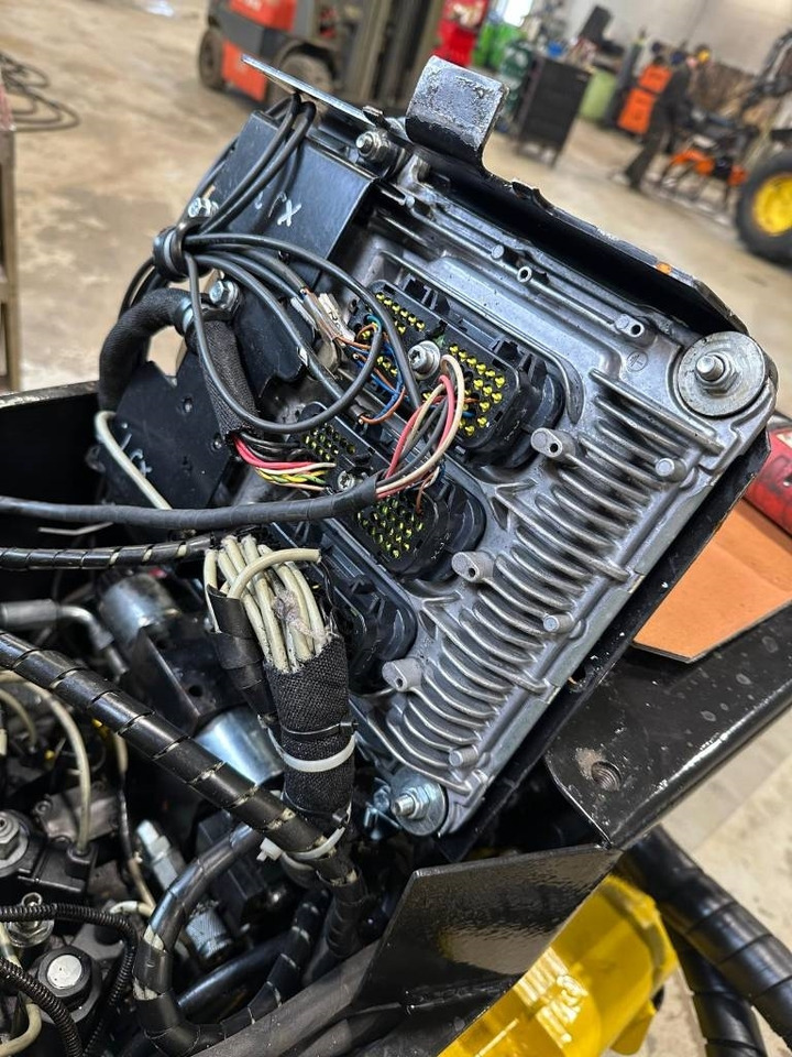 Валочная головка John Deere H 414: фото 16 Валочная головка John Deere H 414: фото 16