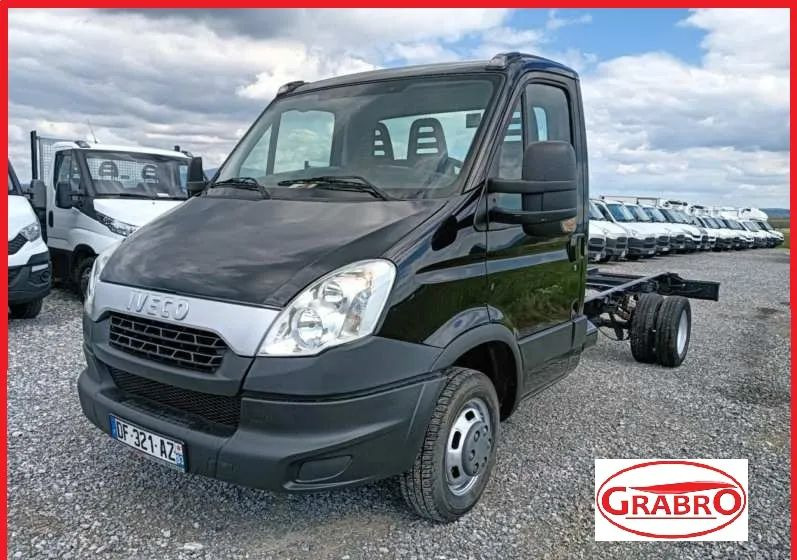 Iveco 35C13, 35C12, 35C14, 35C15 - Грузовик-шасси: фото 1 Iveco 35C13, 35C12, 35C14, 35C15 - Грузовик-шасси: фото 1